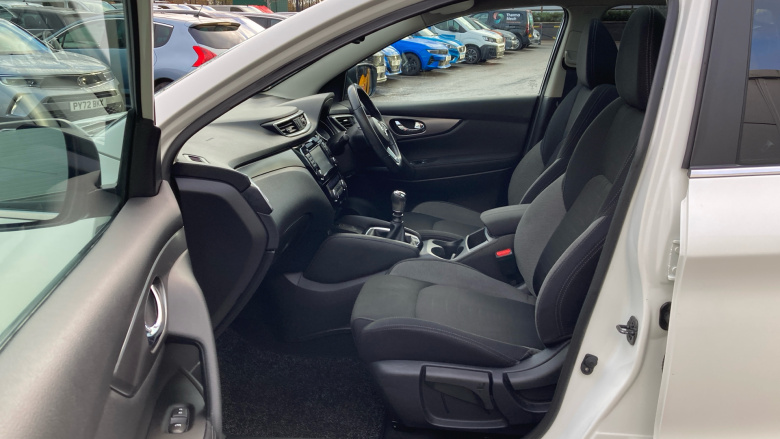 Nissan Qashqai 1.2 DiG-T N-Connecta 5dr Petrol Hatchback